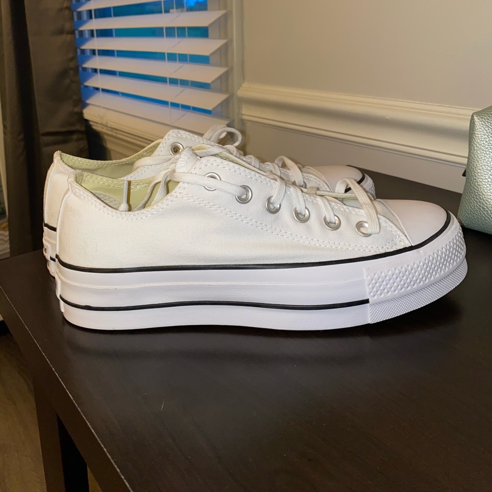 Converse Chuck Taylor All Star Lo Platform Sneaker